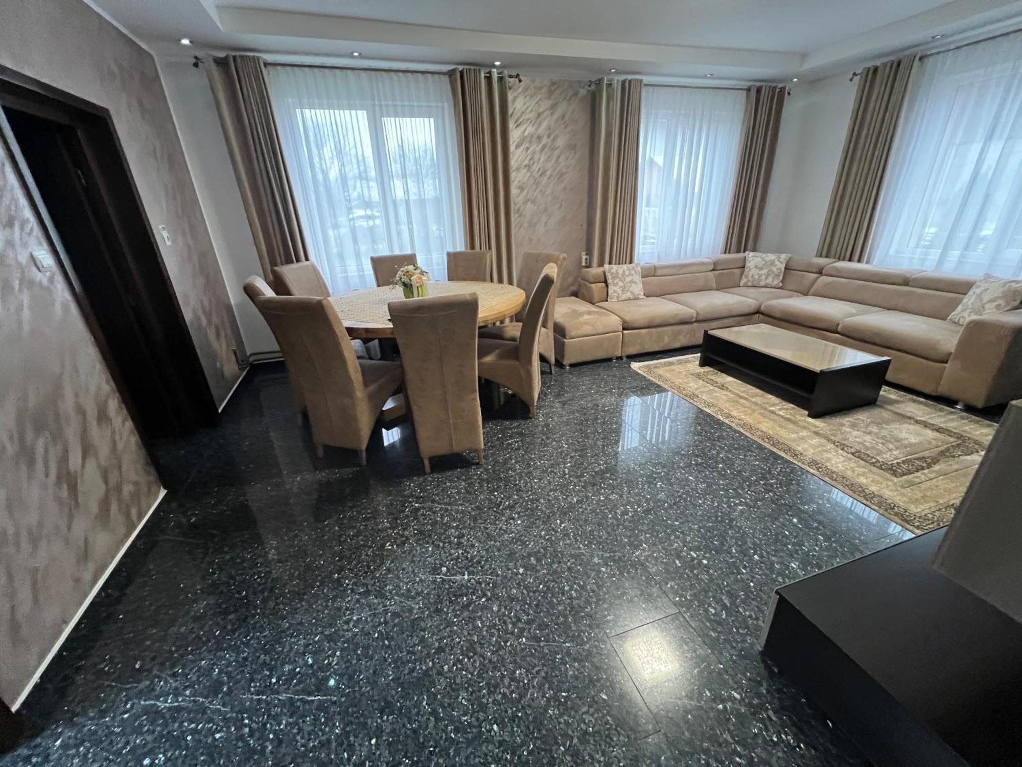 Villa Mery Moisei Luaran gambar