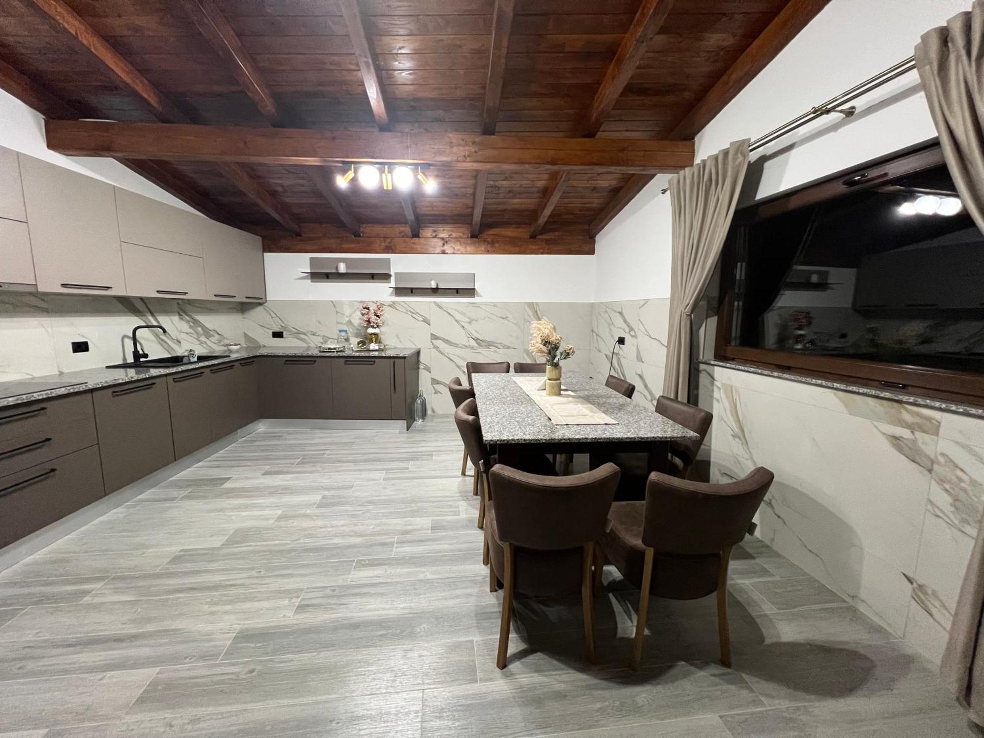 Villa Mery Moisei Luaran gambar